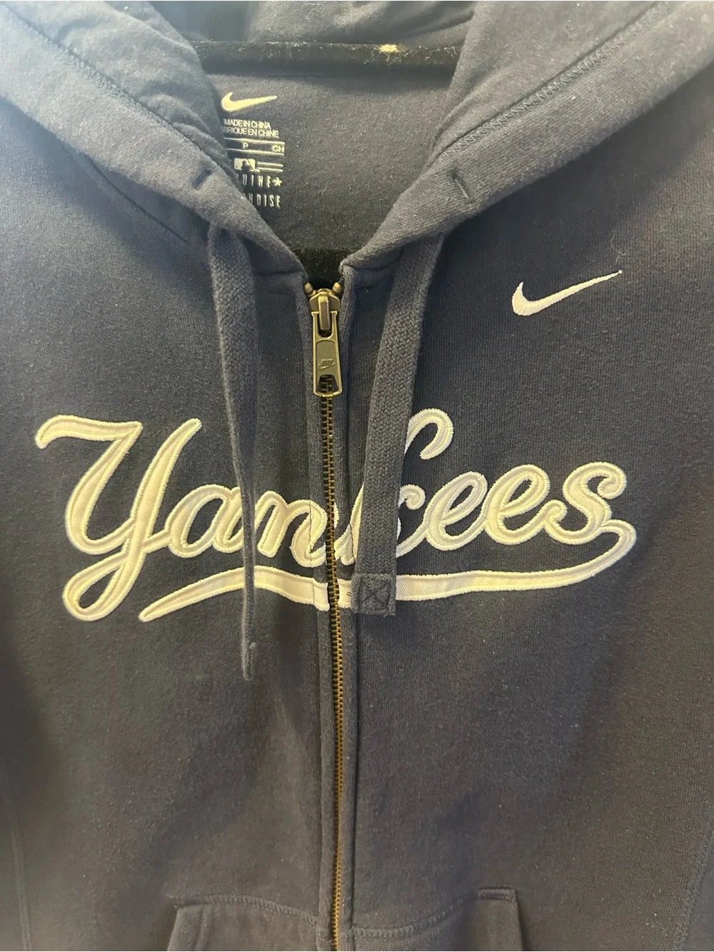 Nike women's Navy Yankees Full-Zip Hoodie size S